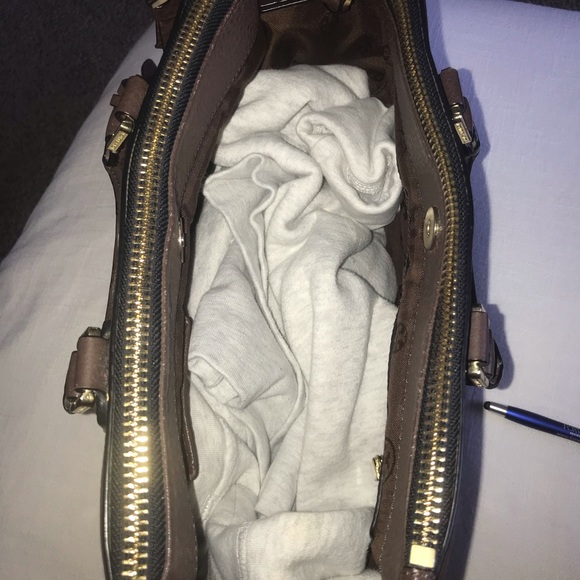 Tory Burch Robinson Tote - Picture 7 of 8